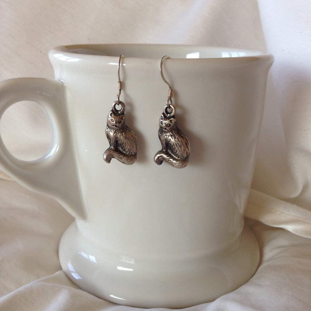Kitty cat dangle earrings
